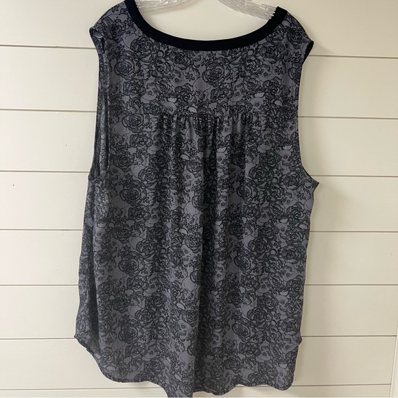 Woman’s sleeveless black and pinkish faux lace pullover top Size 3 - Picture 2 of 3